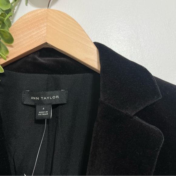 Ann Taylor NWT Black Velvet Classic Minimalist Blazer - Picture 5 of 9